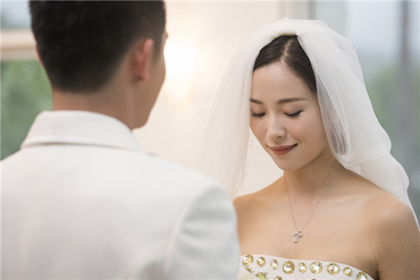 江一燕婚纱照_江一燕性感