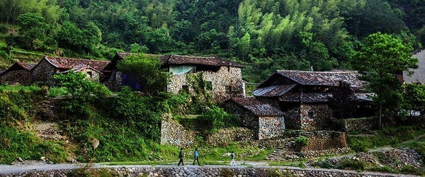 罗贞洪 摄考坑村至今已有200余年的历史,全村古屋都是用不规则的