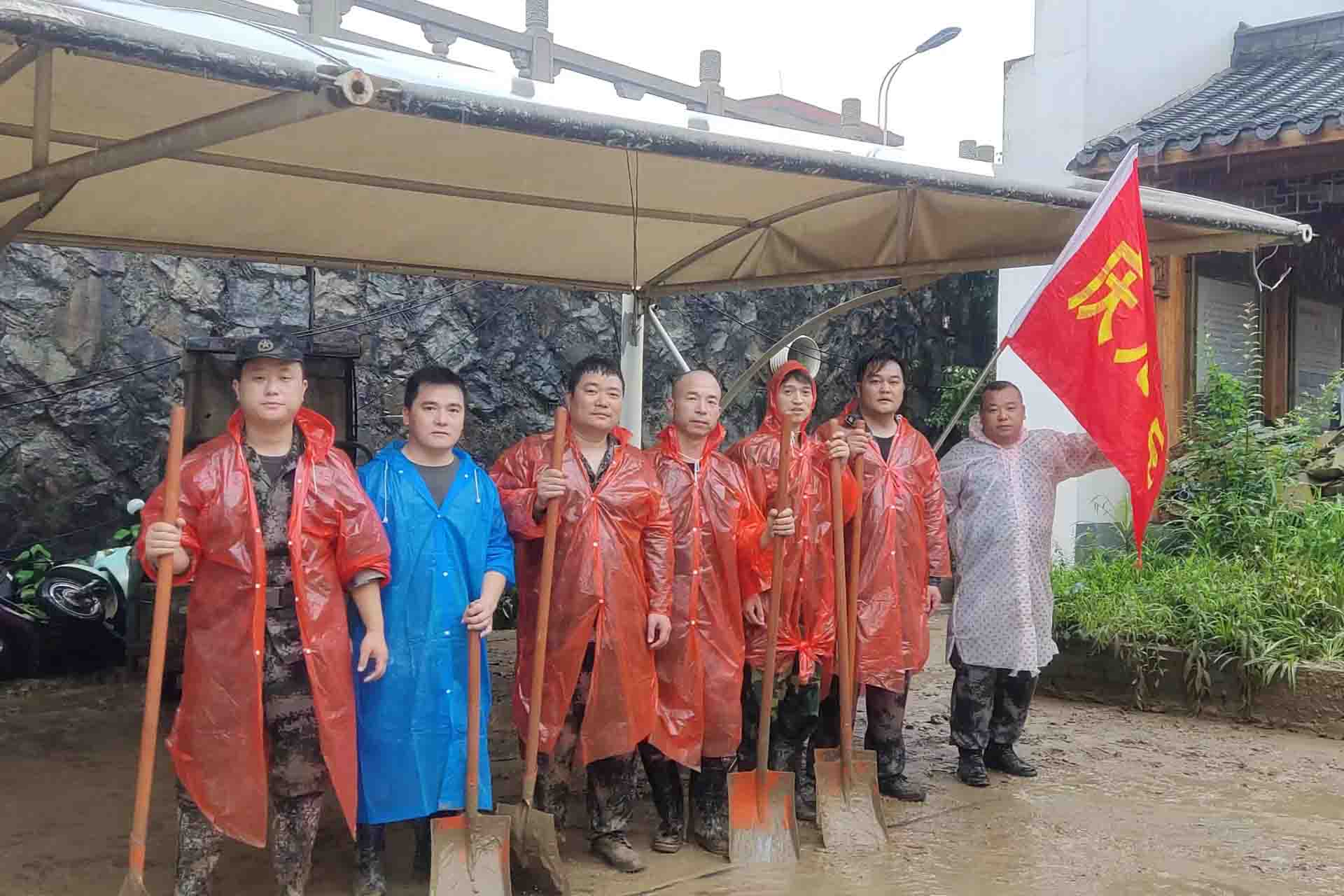 庆元县民防应急救援队积极助力灾后重建