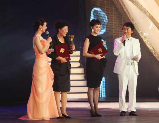吴越获百合奖最佳女演员奖 感谢身边每个好友