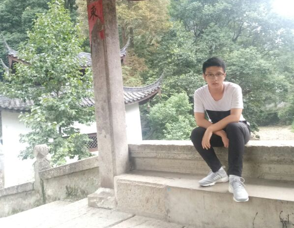 《雨巷》作者:戴望舒 朗读者:吴晨洋